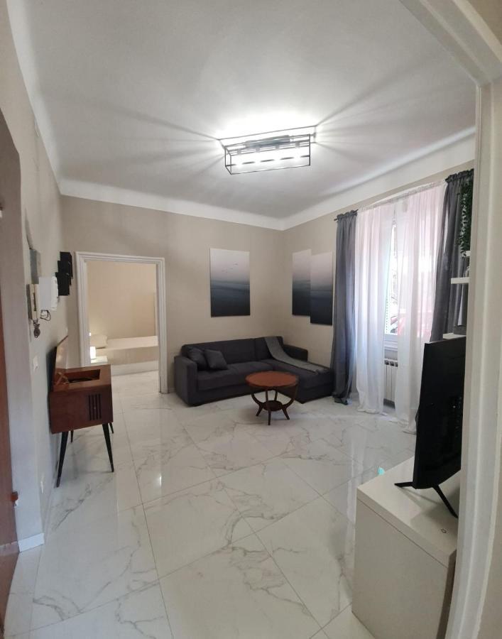 Apartamento Ampio Con 2 Posti Auto E Cortile